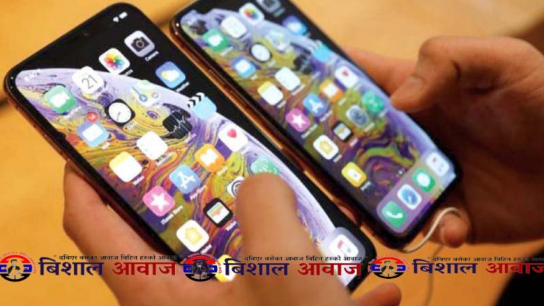 विदेशबाट फर्किने नेपाली नागरिकलाई २ वटा मोबाइल ल्याउन दिने मन्त्रिपरिषद्को निर्णय