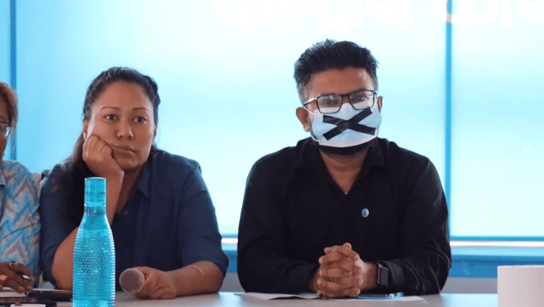 राष्ट्रिय स्वतन्त्र पार्टीको केन्द्रीय समितिको बैठक लाइभ नगरेपछि महामन्त्री मुकुल ढकालले मुखमा टेप टाँसेर विरोध गरेका छन्