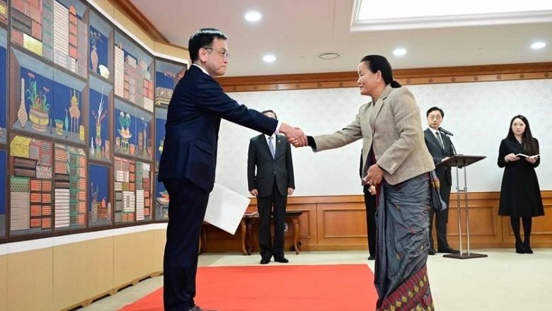 राजदूत तुम्बाहाम्फेद्वारा ओहदाको प्रमाणपत्र प्रस्तुत