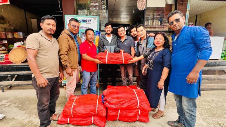 वाईसिएल नेपाल भक्तपुर जिल्ला समितिद्वारा त्रिपाल हस्तान्तरण