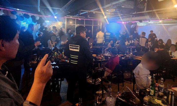 कोरियाको ग्वाङ्जु विदेशी क्लबमा सामान्य विवादले ठूलो झगडामा रूप लिएपछि, विदेशीहरू पक्राउ