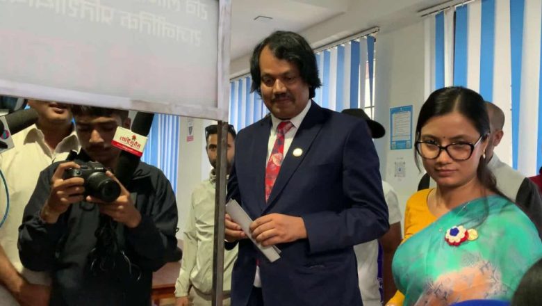 घण्टीघरमा पुगेर सीके राउतले गरे रविको पक्षमा हस्ताक्षर